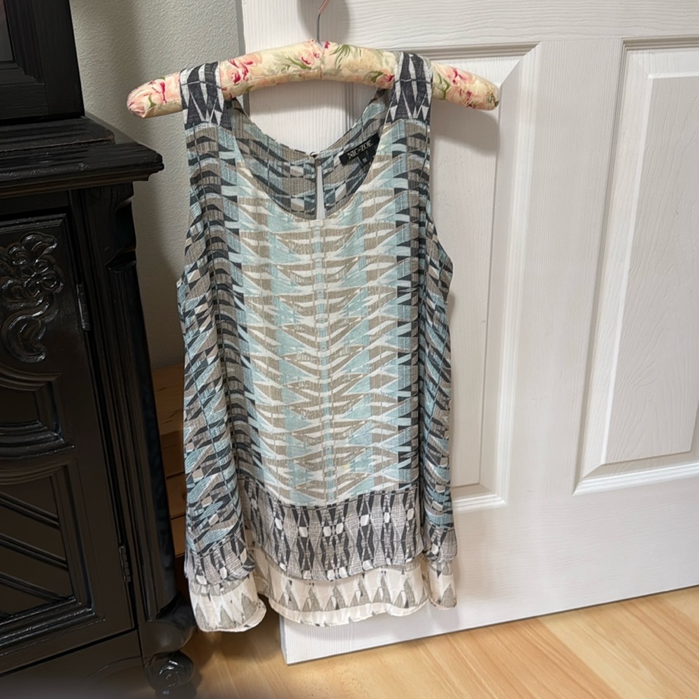 Sleeveless layered blouse